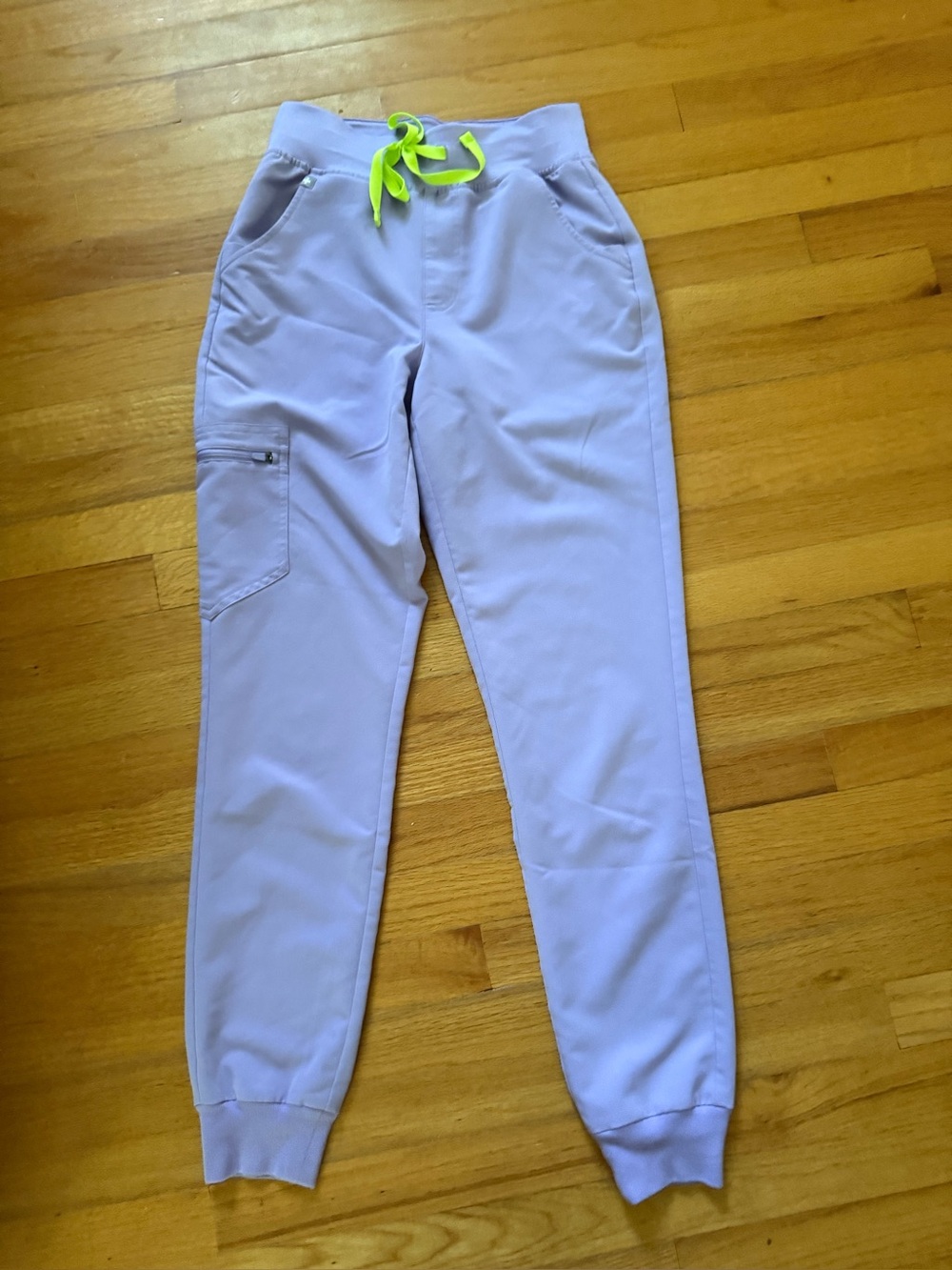 FIGS SCRUB SET Lavender Haze Rafaela top/Zamora Joggers Set - Picture 8 of 9